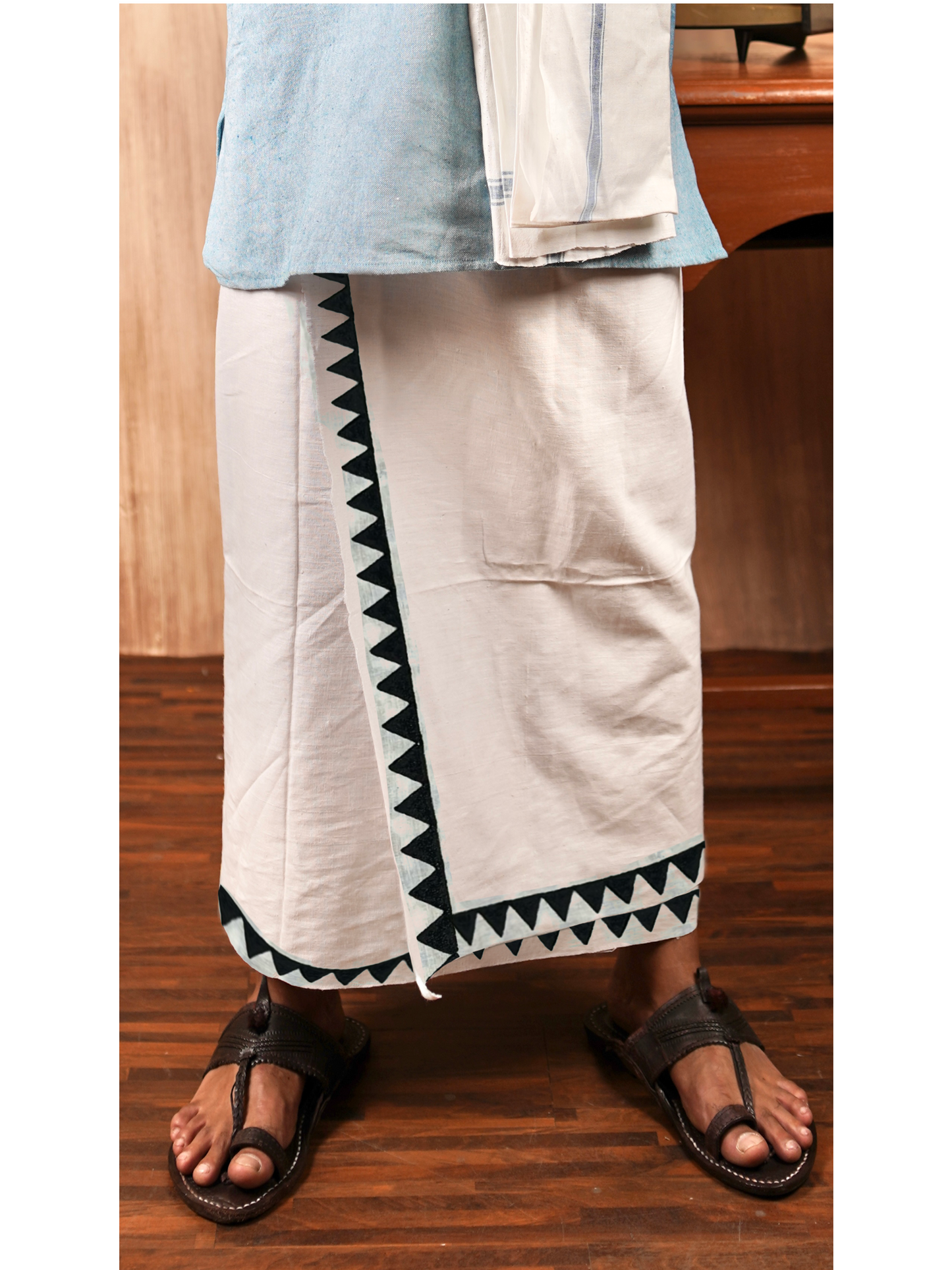 Kora Khaadi Dhoti | Temple Motif | Dakshin | Lungi | Veshti | Pancha Wrap