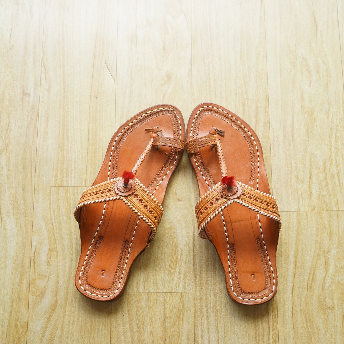 The Light Arrow String - Ladies Kolhapuri Chappal