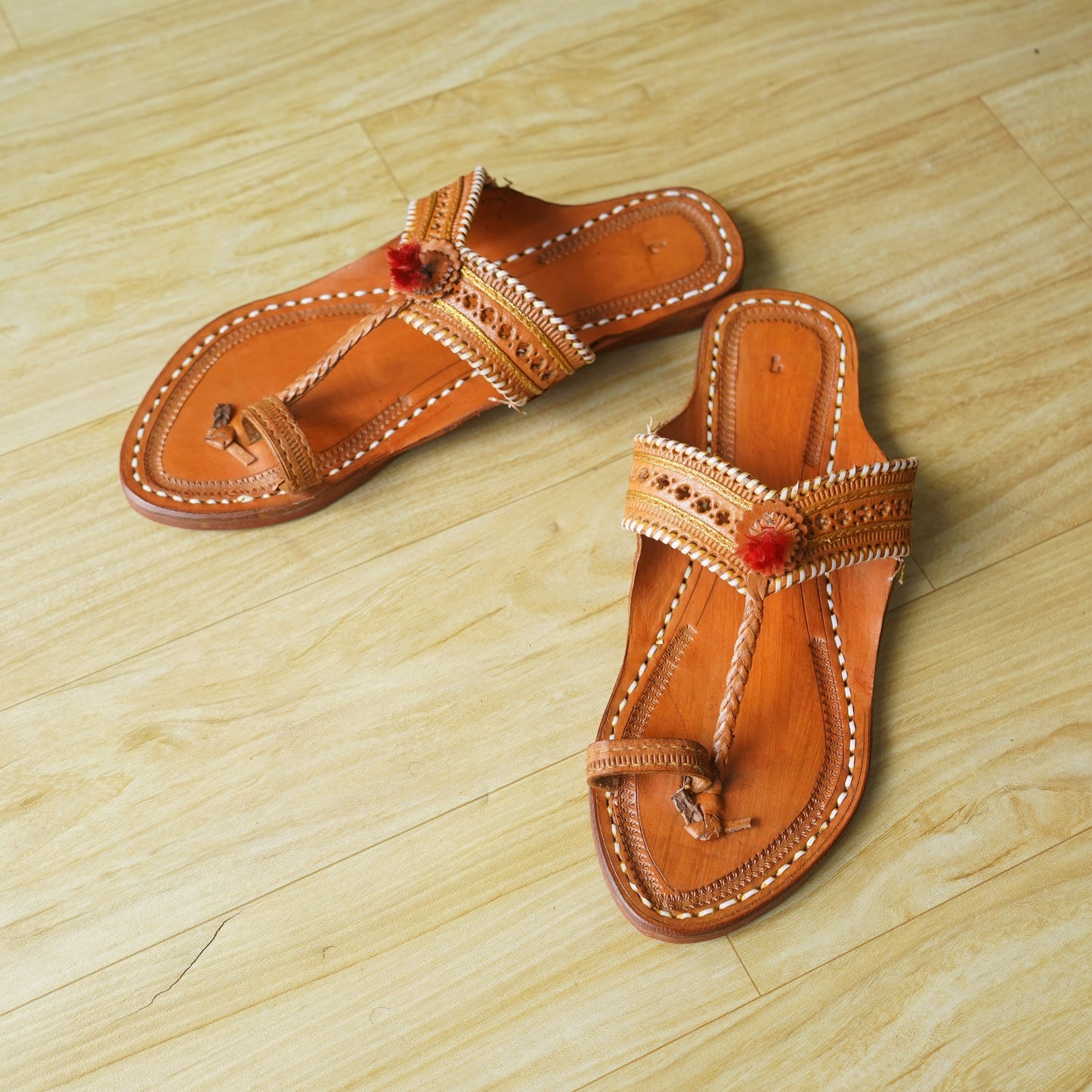 The Light Arrow String - Ladies Kolhapuri Chappal