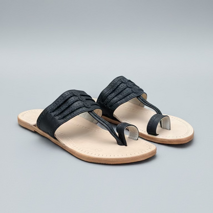Pair of kolhapuris with black straps