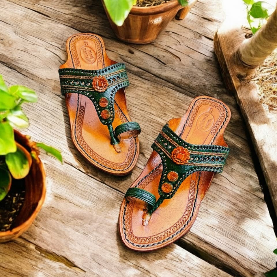 Karagiri  Vaan | Women | Leather Kolhapuri Chappal