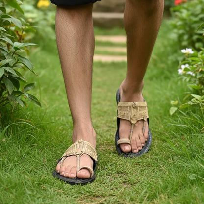 Karagiri  Mukut | Men | Leather Kolhapuri Chappal