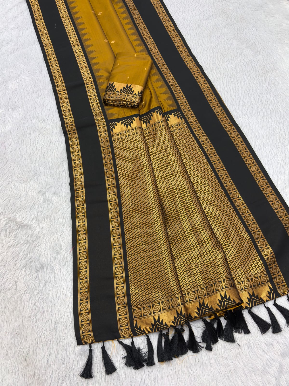 Ikkal Diamond Rudraksham Saree